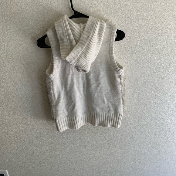 A vest - Picture 2 of 2